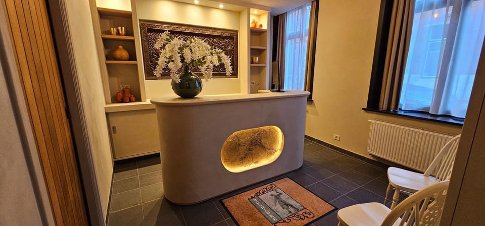 Lobby or reception, Internal: Not applicable to any particular room