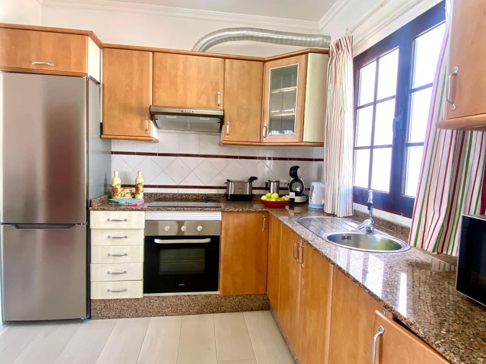 Kitchen or kitchenette, minibar, pet friendly, stove, toaster