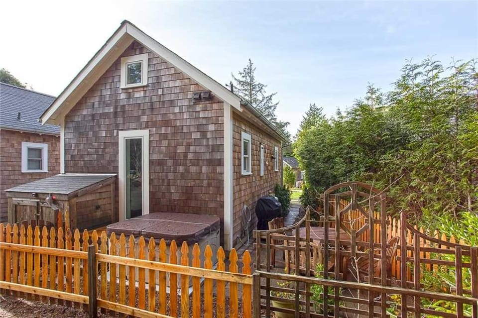 Property building, Garden, Hot Tub