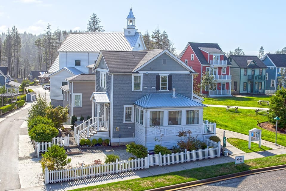 Tide Together by Seabrook Hospitality House in Seabrook