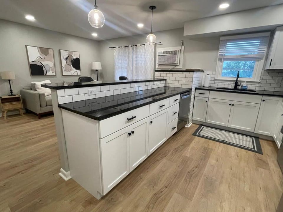 Cathedral 8-Cozy Haven by UNMC Apartment in Omaha