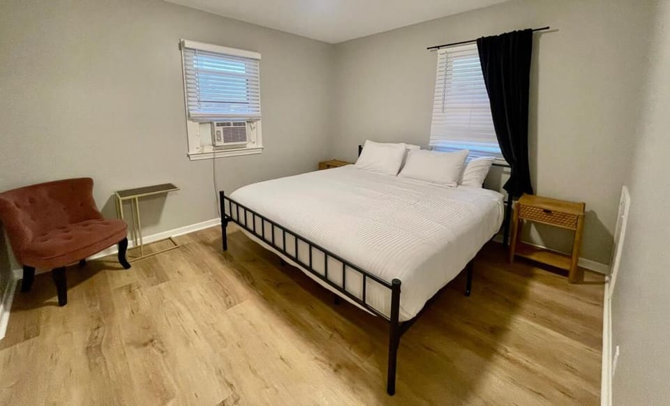 Cathedral 8-Cozy Haven by UNMC Apartment in Omaha