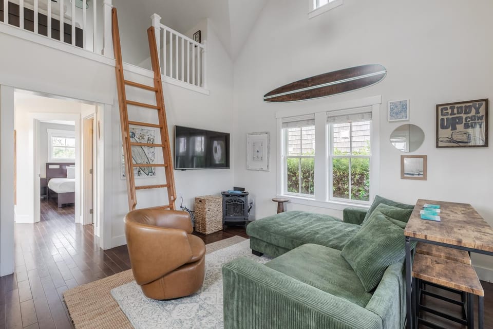 Communal lounge/ TV room, TV and multimedia, Living room, Seating area, Evening entertainment