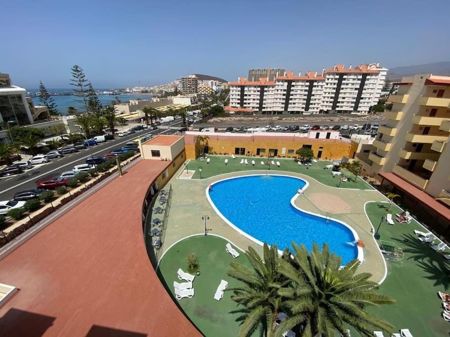 Neighbourhood, Balcony/Terrace, City view, Pool view, Street view, Swimming pool