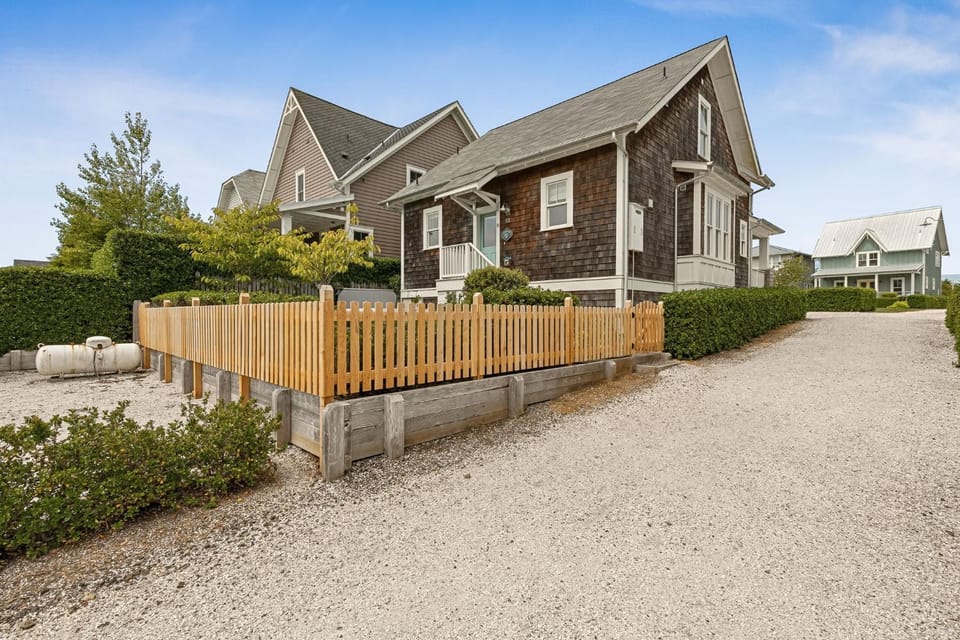 Junebug by Seabrook Hospitality House in Seabrook