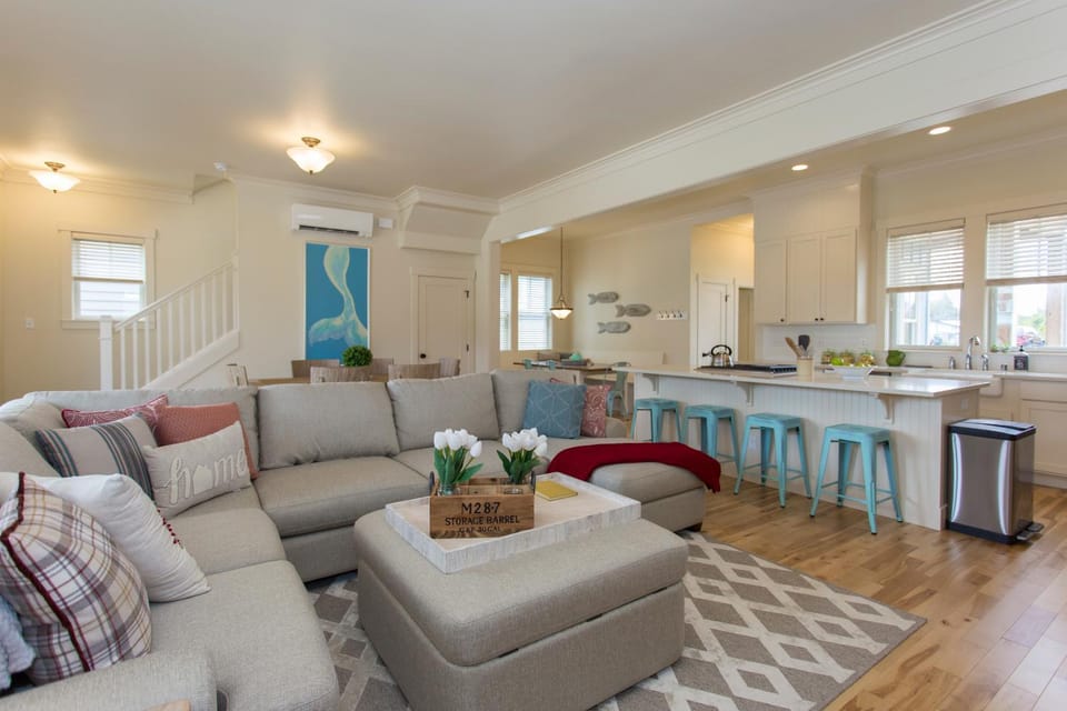 Living room, Dining area