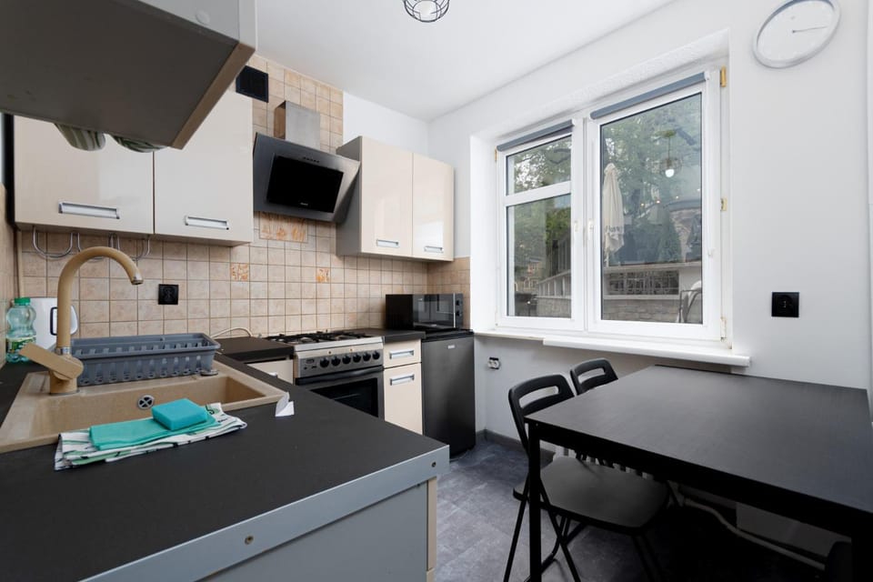 Kitchen or kitchenette, Dining area, minibar, pet friendly, stove