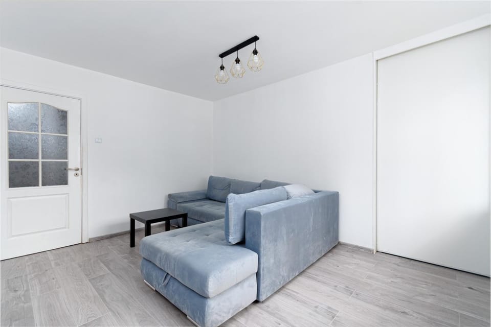Bed, Living room, Photo of the whole room, Seating area