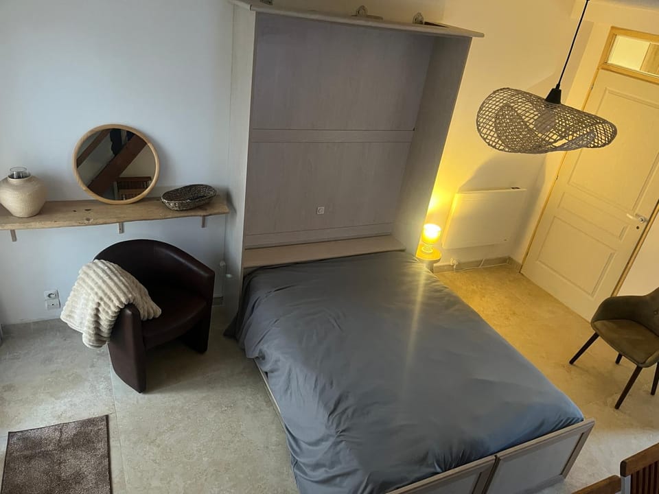 Bed, Living room, Seating area