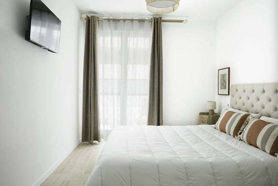 Bed, Photo of the whole room