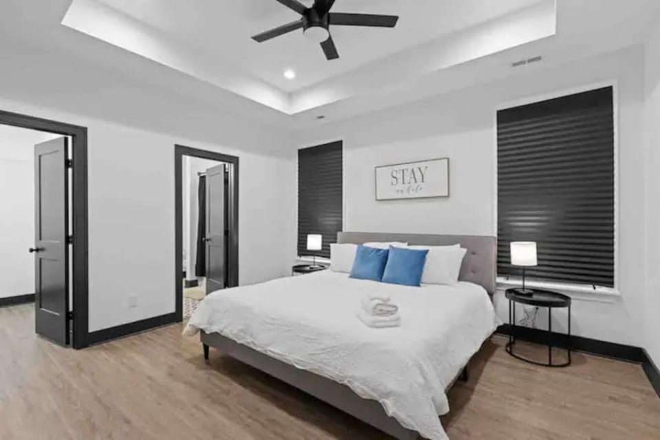 Downtown Chattanooga that Sleeps 8 with a Pool Table House in Chattanooga