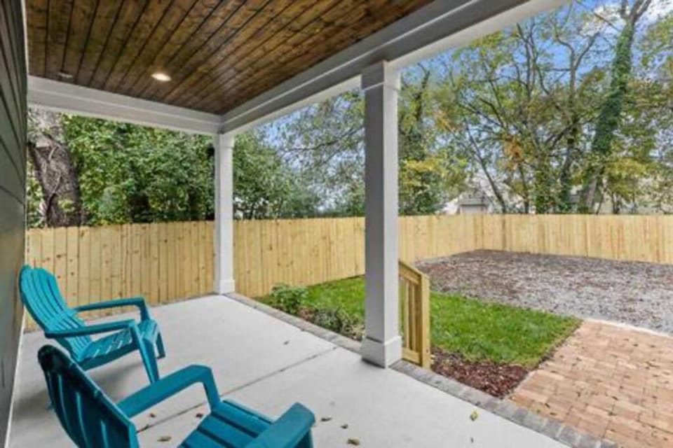 Downtown Chattanooga that Sleeps 8 with a Pool Table House in Chattanooga