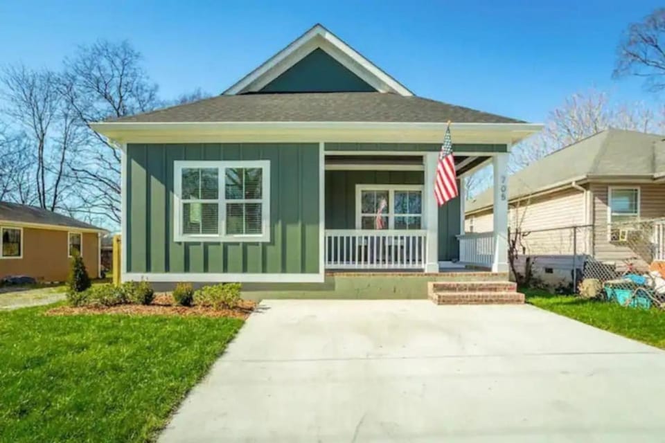 New Construction Home Fenced Yard Downtown House in Chattanooga