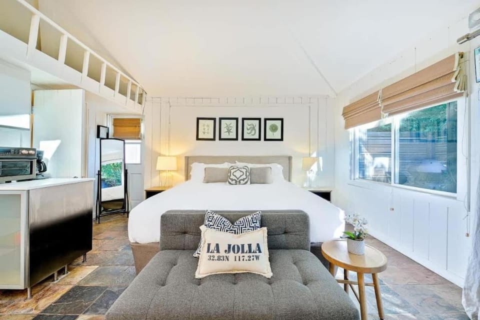 Secluded Windansea Beach Cottage Apartment in La Jolla