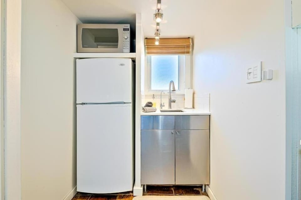Secluded Windansea Beach Cottage Apartment in La Jolla