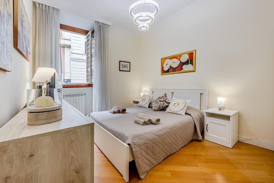 Bed, View (from property/room), View (from property/room), Photo of the whole room, Bedroom, City view, City view, Street view, Street view, heating, heating, internet, internet, towels, towels