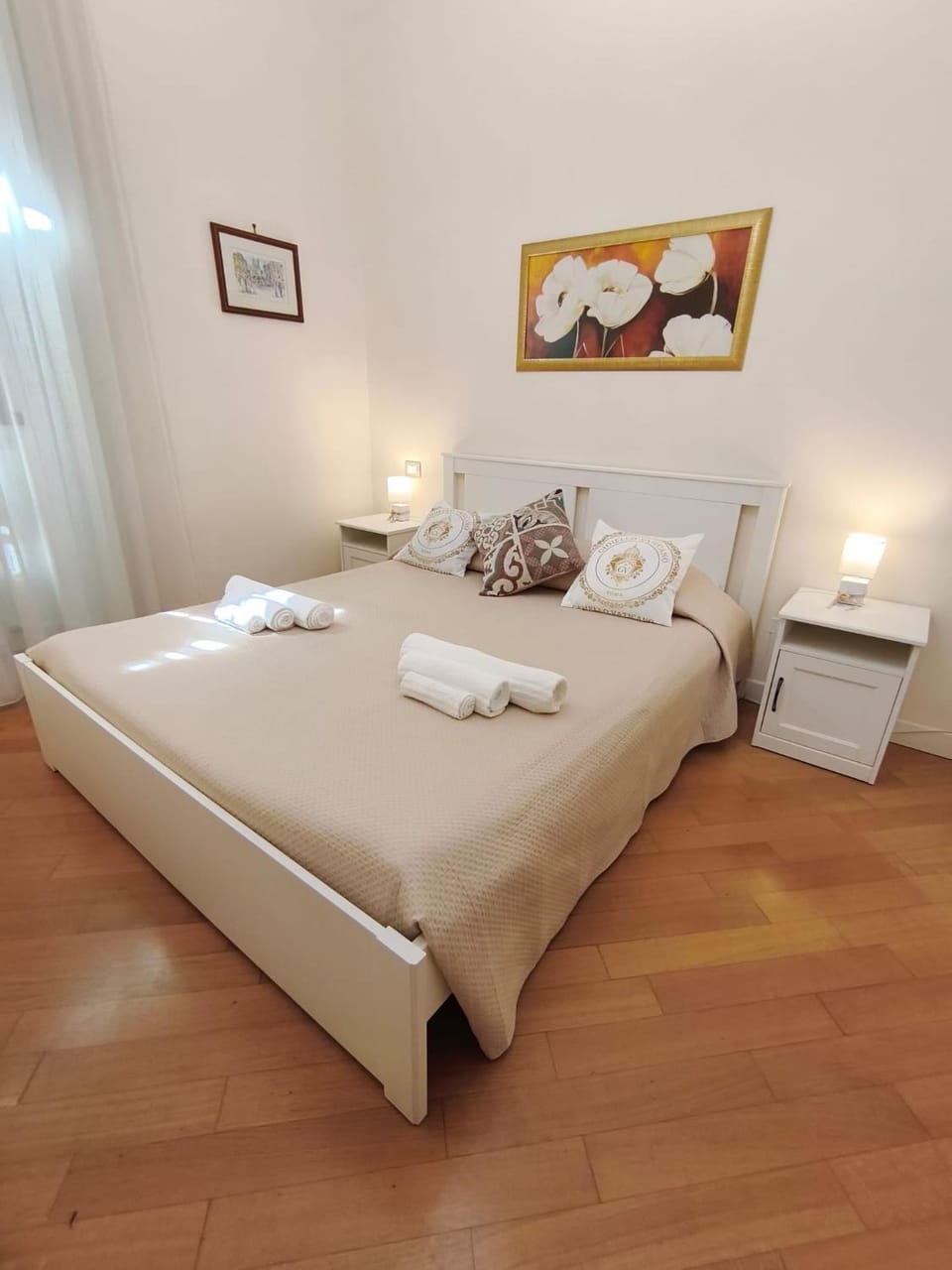 Bedroom, internet, internet, towels, wardrobe