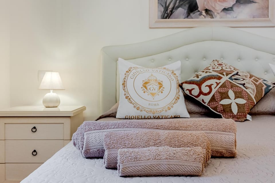 Bed, View (from property/room), View (from property/room), Photo of the whole room, Decorative detail, Decorative detail, Bedroom, heating, heating, internet, internet, towels, towels