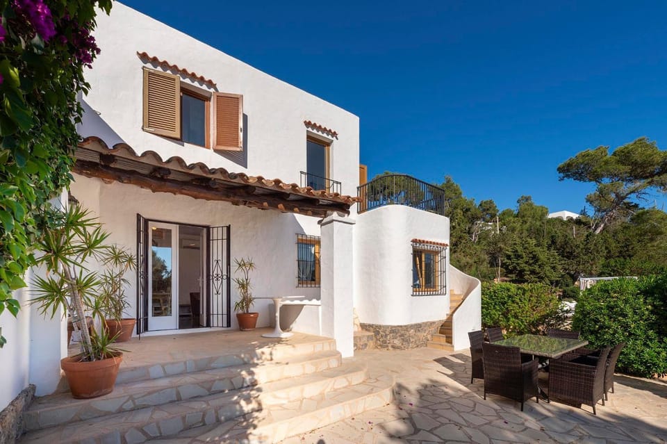 Property building, Patio, Day, Garden, Garden view