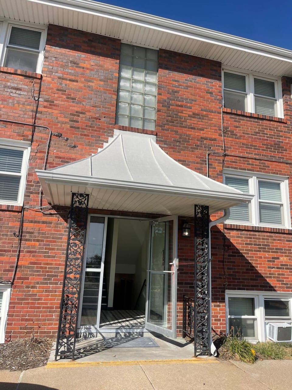 Cathedral 10-Cozy Urban Living Near UNMC Apartment in Omaha