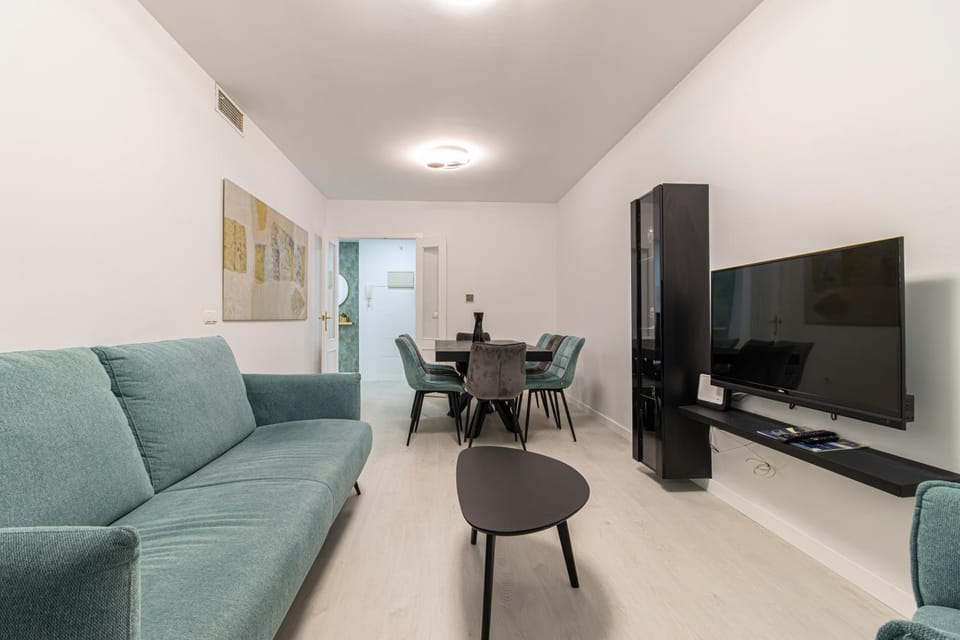 Allo Apartments Francos IV Parking Centro 3 Habitaciones Apartment in Jerez de la Frontera