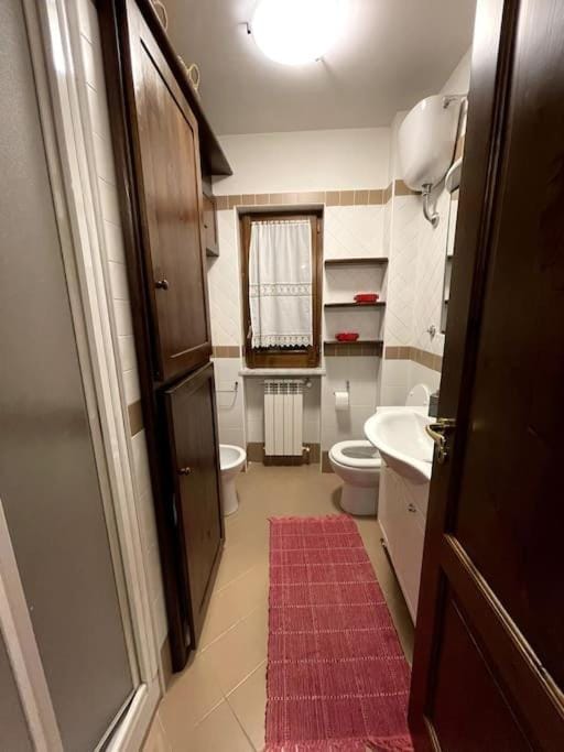 Shower, Toilet, Bathroom, bidet, towels