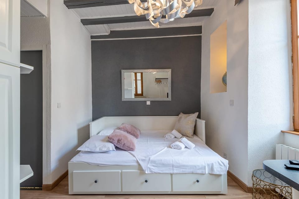 La Tour Médiévale au centre ville Apartment in Annecy