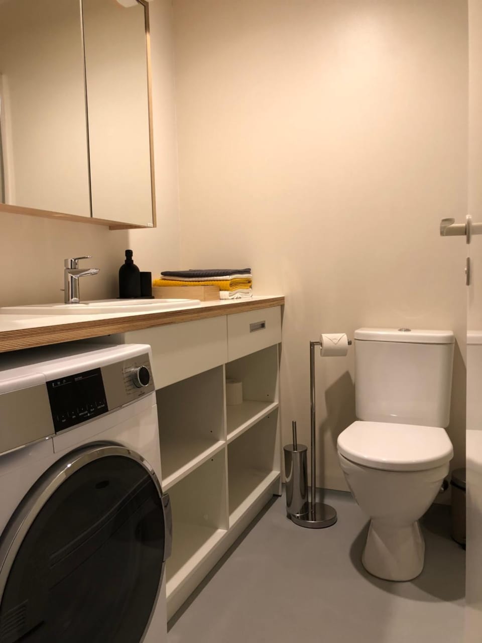 Toilet, Bathroom, washing machine