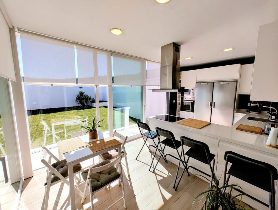 Kitchen or kitchenette, Kitchen or kitchenette, Dining area, oven, stove, toaster