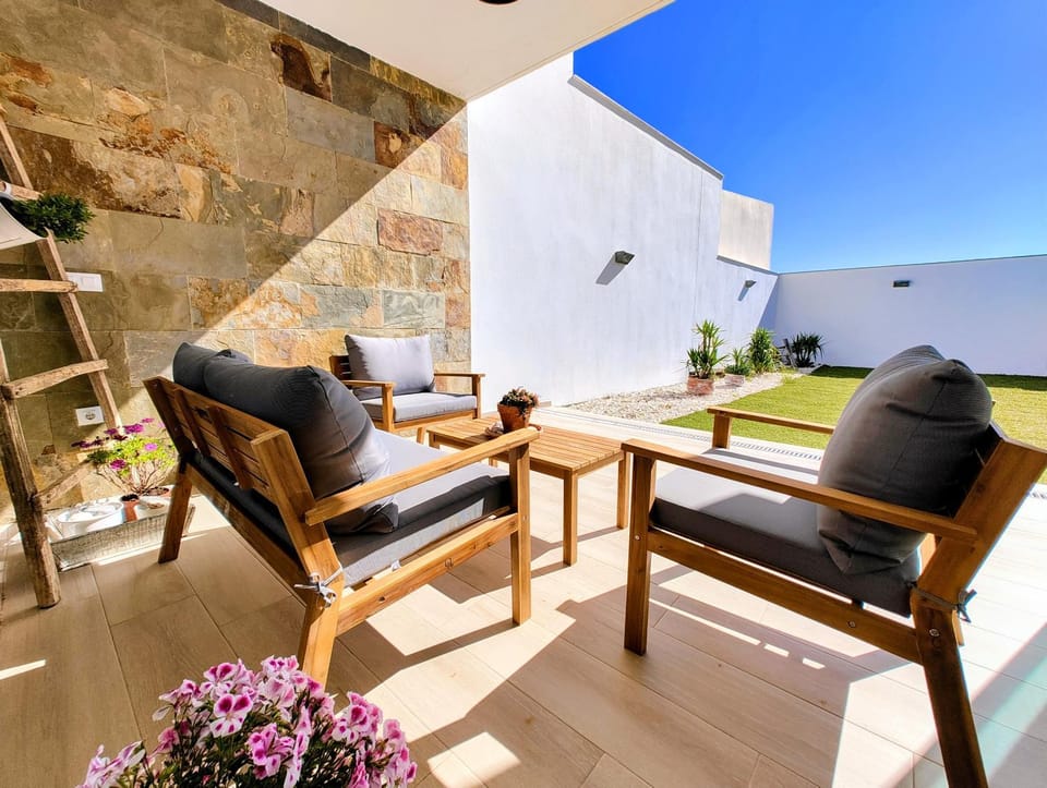 Patio, Day, Garden, Balcony/Terrace, Balcony/Terrace, Seating area, Garden view, sunbed