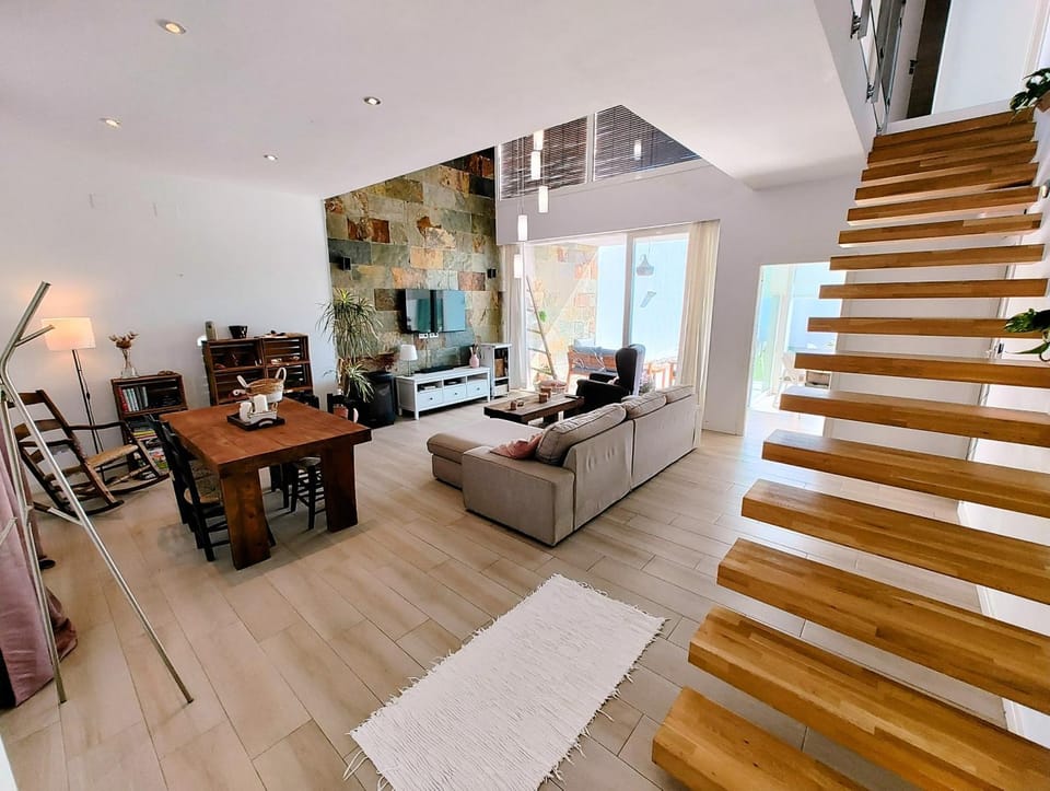 Communal lounge/ TV room, TV and multimedia, Living room, Seating area