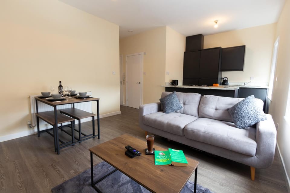 Kitchen or kitchenette, Living room, Seating area, Dining area