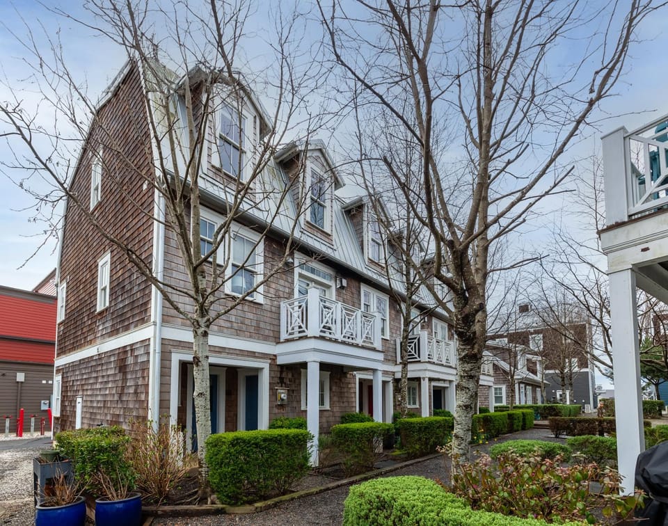 Property building, Neighbourhood, Garden