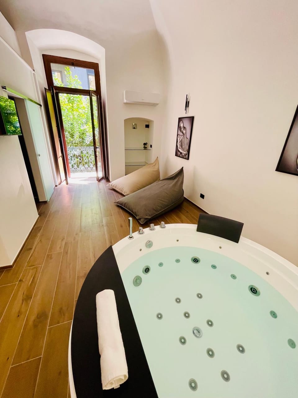 Hot Tub, TV and multimedia, Photo of the whole room, Seating area