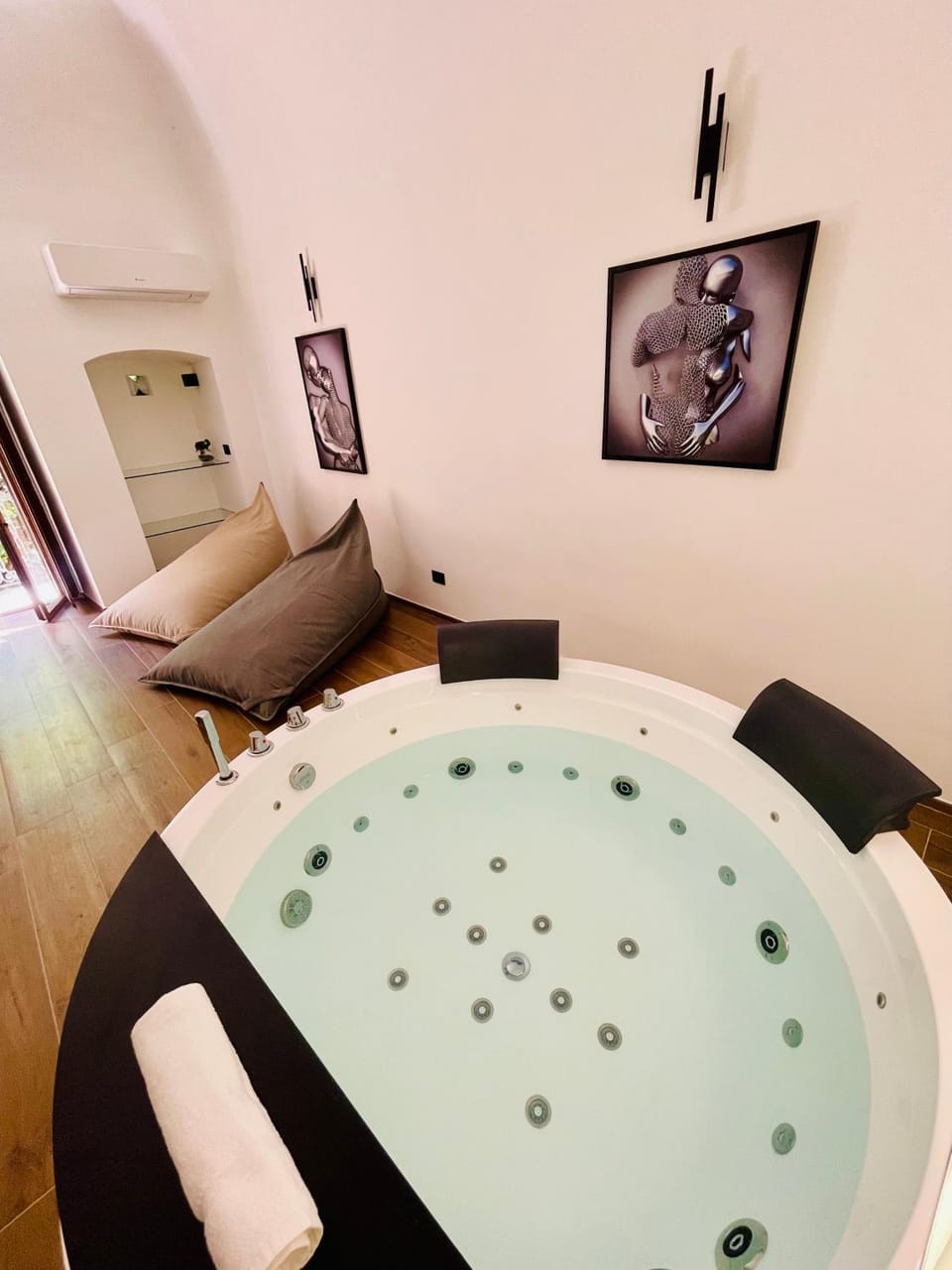 Hot Tub, TV and multimedia, Seating area