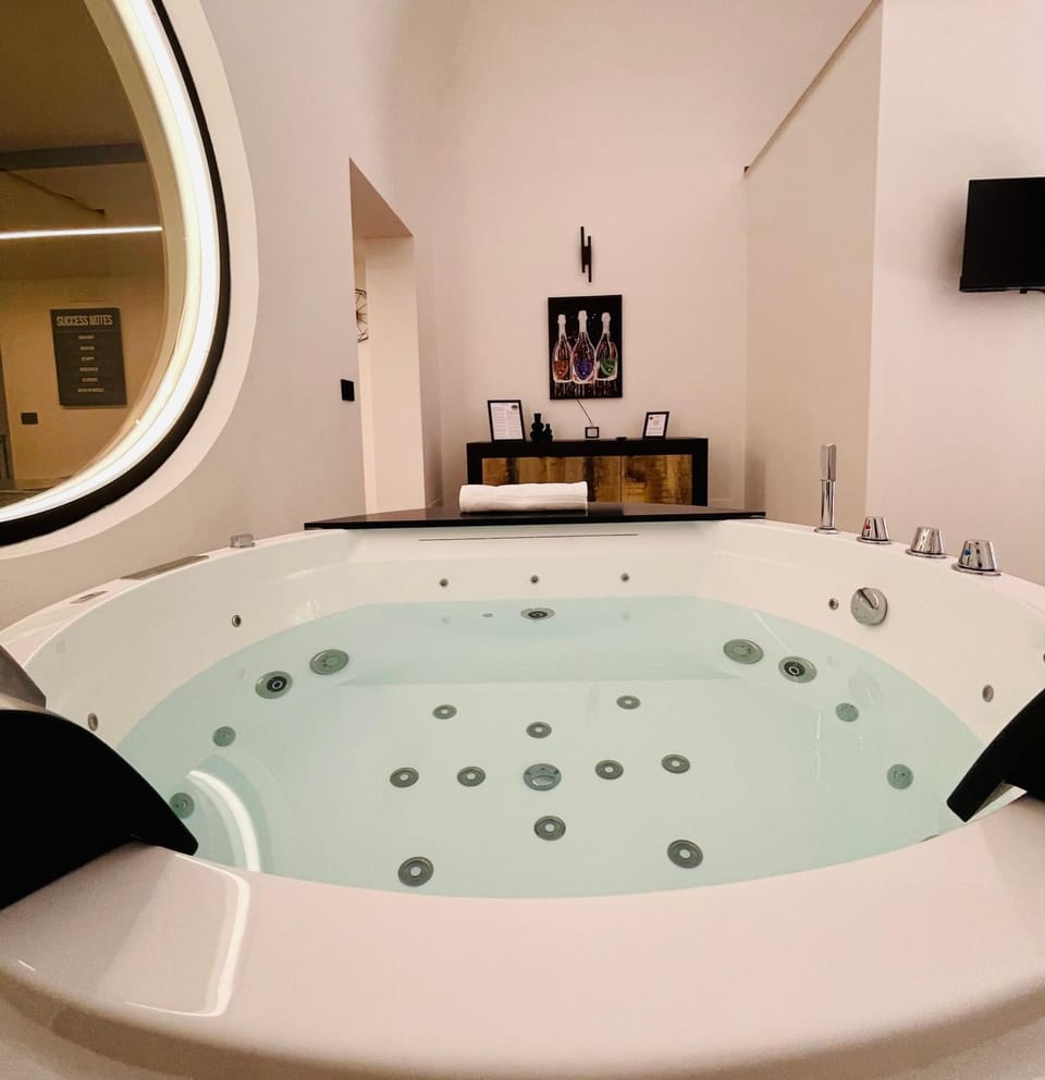 Hot Tub, Bath