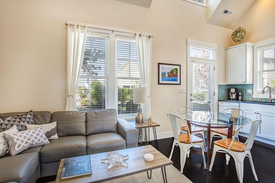 Whispering Sands by Seabrook Hospitality House in Seabrook