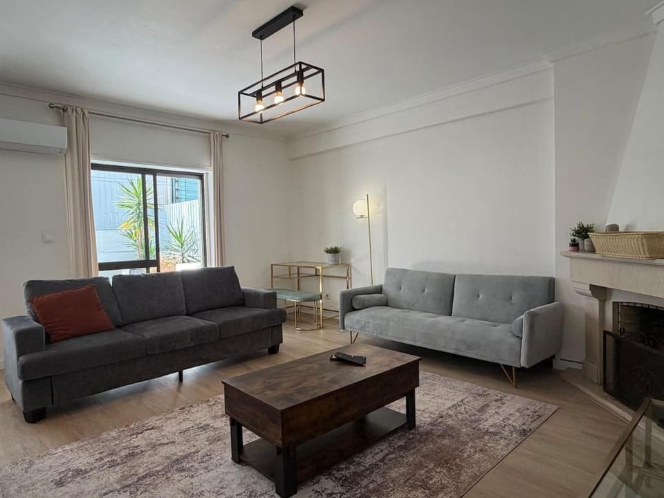 Aroeira Turquoise Home Apartment in Setubal District