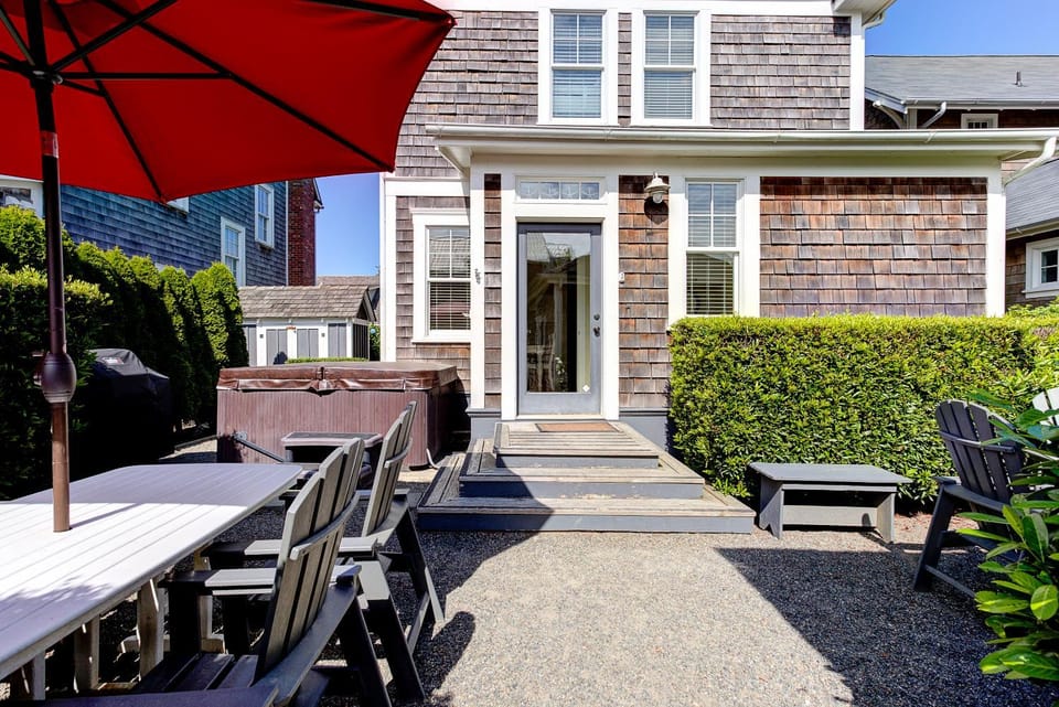 Property building, Seating area