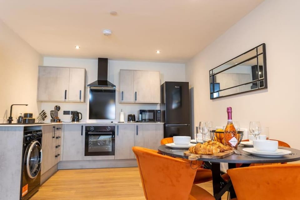 Coffee/tea facilities, Kitchen or kitchenette, Food and drinks, Dining area, Food, minibar, pet friendly, stove, toaster