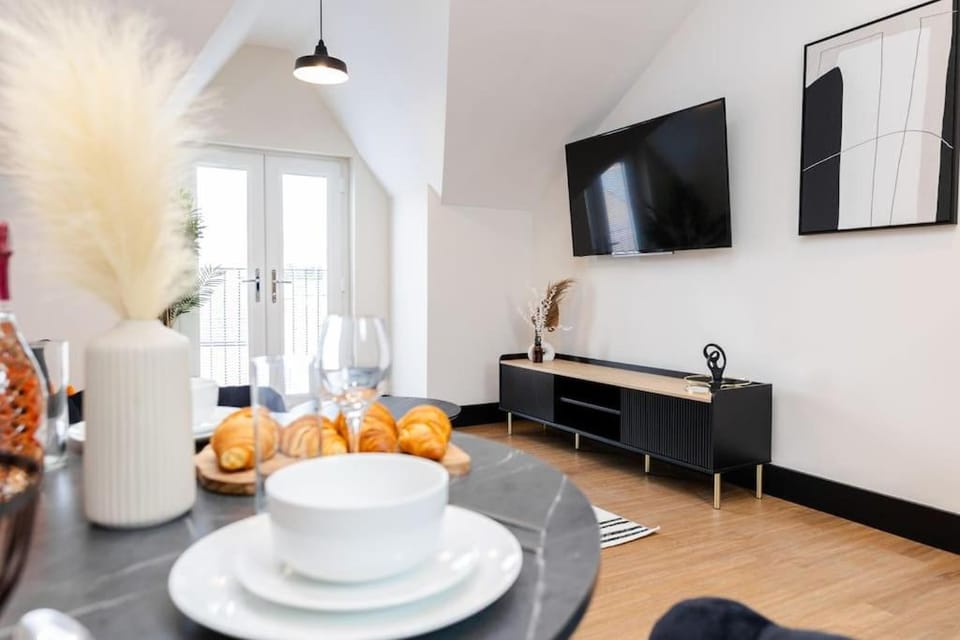 TV and multimedia, Living room, Dining area