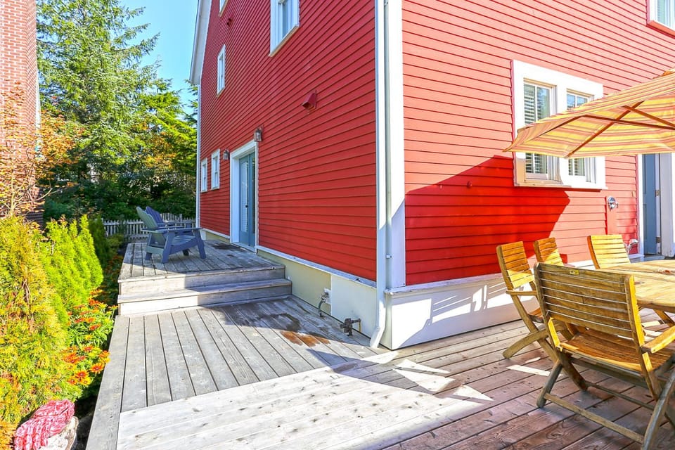 Property building, Patio, Day