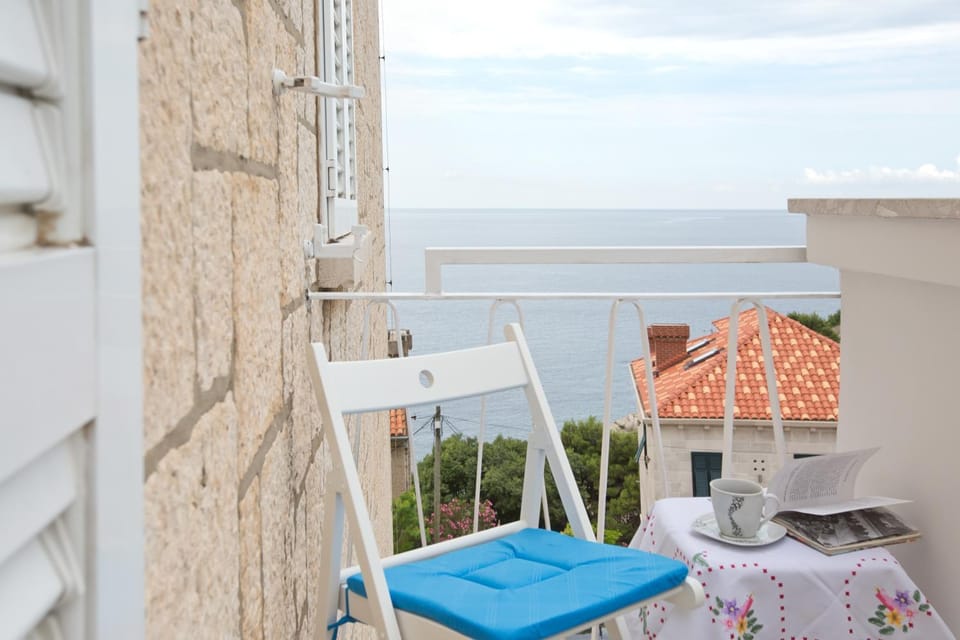 Facade/entrance, View (from property/room), Balcony/Terrace