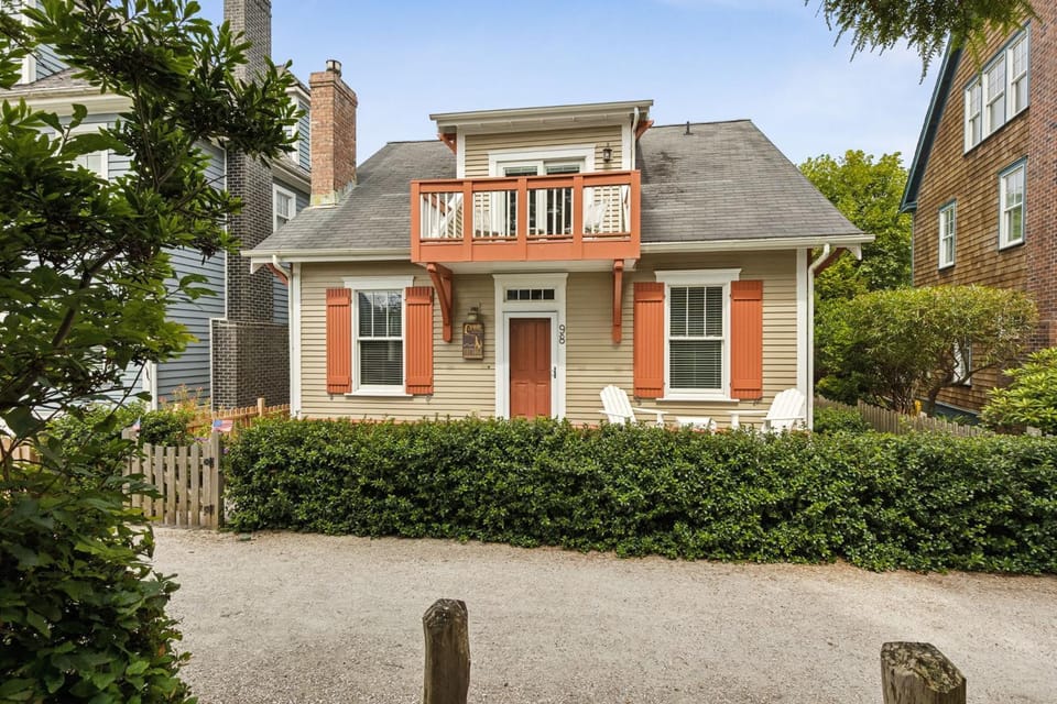 Coyote Cottage by Seabrook Hospitality House in Seabrook
