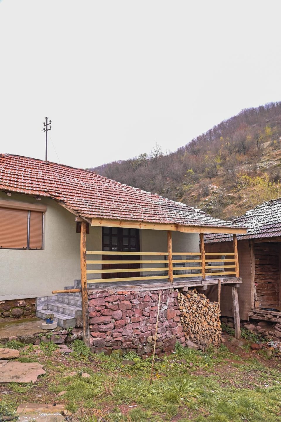 Property building, Day, Natural landscape, Mountain view