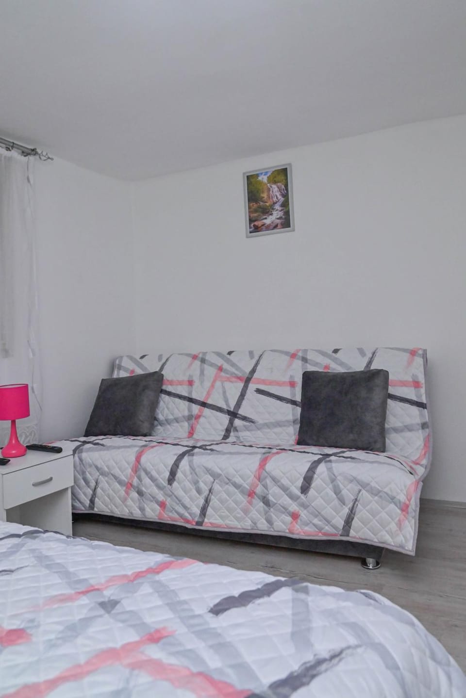 Bed, Photo of the whole room, Seating area, Bedroom