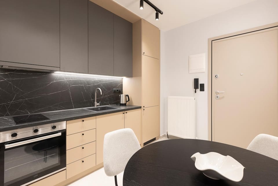 Facade/entrance, Dining area, kitchen