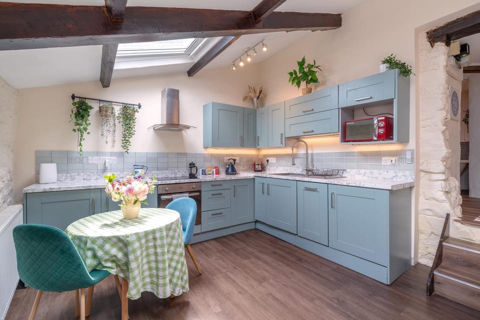 Kitchen or kitchenette, Dining area, dishwasher, pet friendly, stove