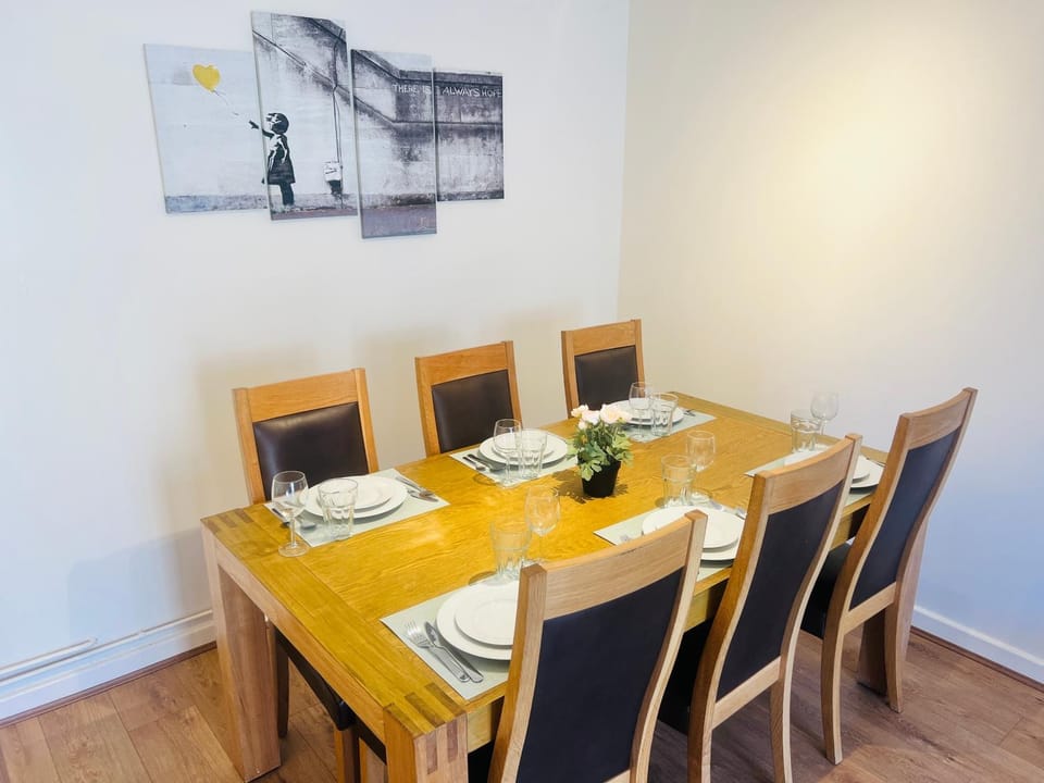 Seating area, Dining area