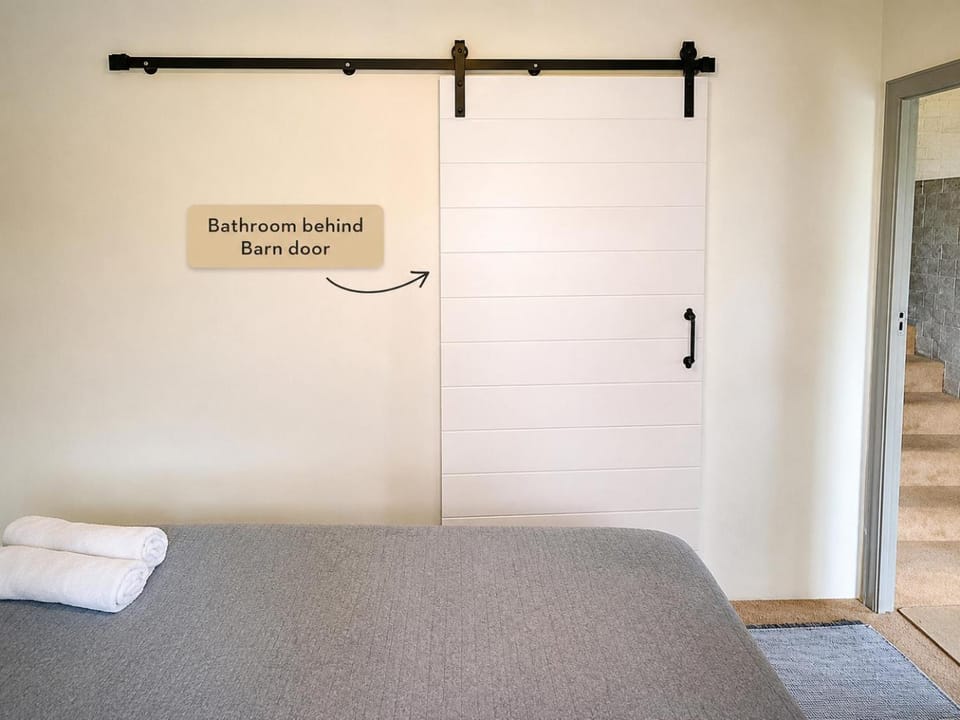 Bedroom, Public Bath